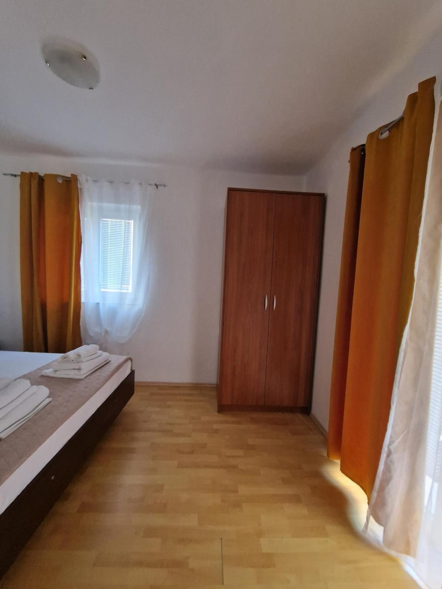 Apartments With A Parking Space Lopar, Rab - 16680 Bilik gambar